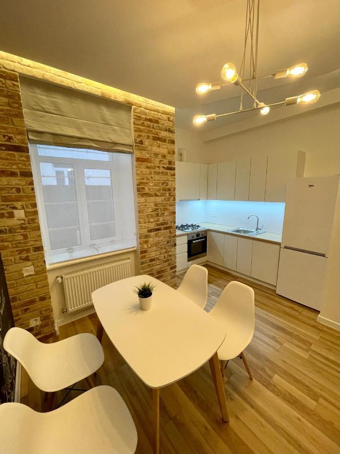 Apartment Centre Inn チェルニウツィー エクステリア 写真
