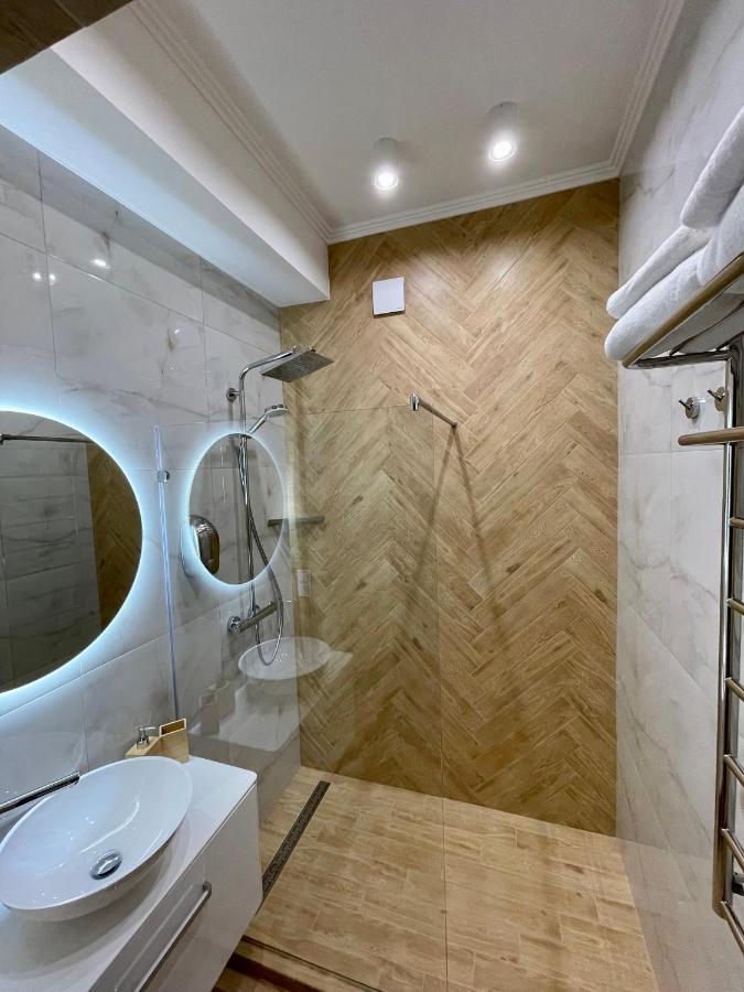 Apartment Centre Inn チェルニウツィー エクステリア 写真